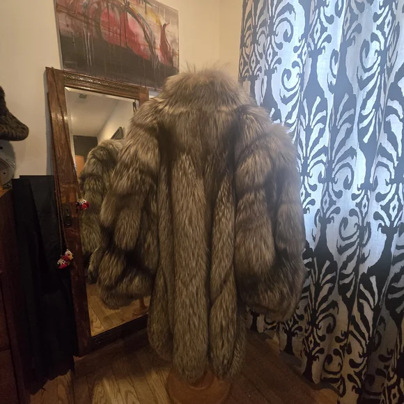 Luxurious Fox Fur Coat - Gray - Picture 7 of 16